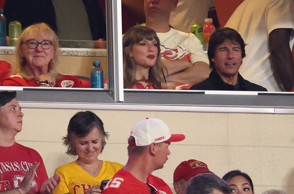 Taylor Swift watches a Chiefs game.